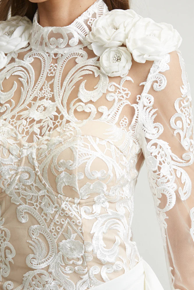VESTIDO CON ENCAJE Y TELA SATINADA