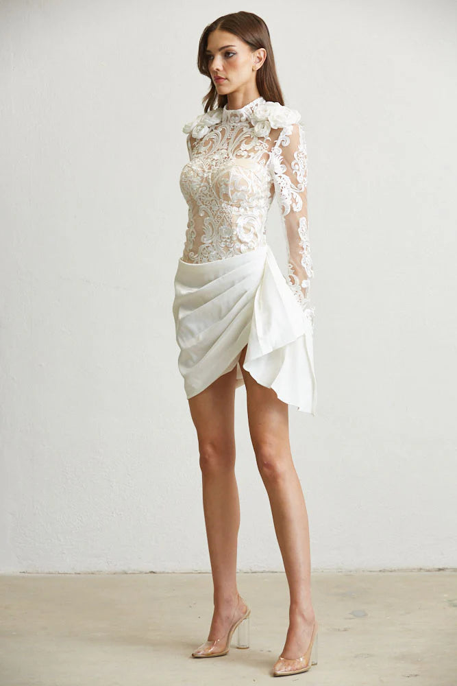 VESTIDO CON ENCAJE Y TELA SATINADA