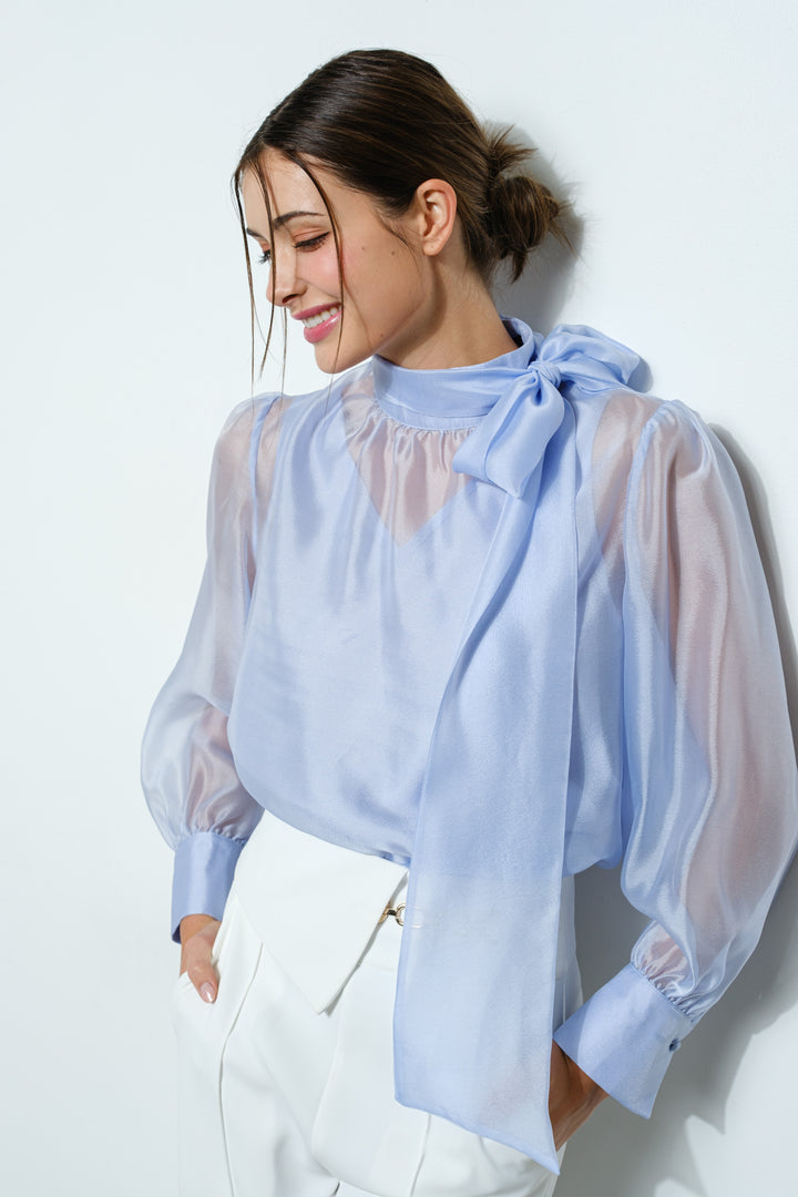 BLUSA DE GASA CON MANGA LARGA Y MOÑO