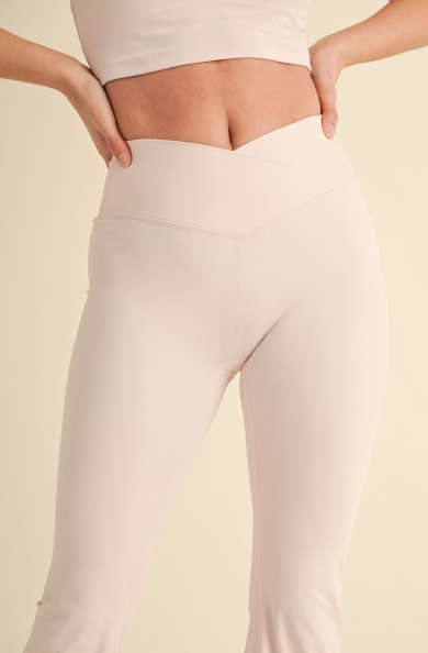 SET LEGGINGS ACAMPANADOS Y TOP CON ESTAMPADO A CUADROS