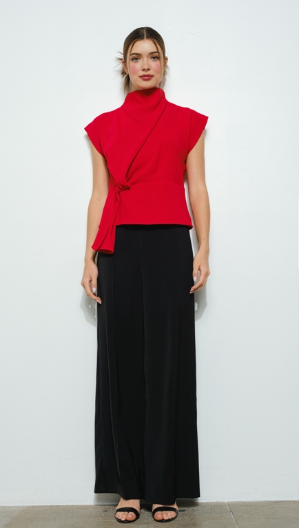 BLUSA CON PLIEGUES CUELLO ALTO Y MANGA CORTA