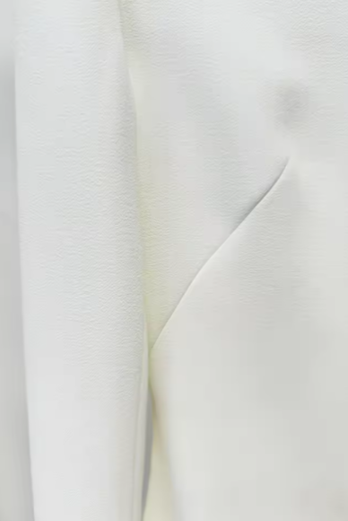 VESTIDO BLANCO DE MANGA LARGA CON DETALLE FLORAL