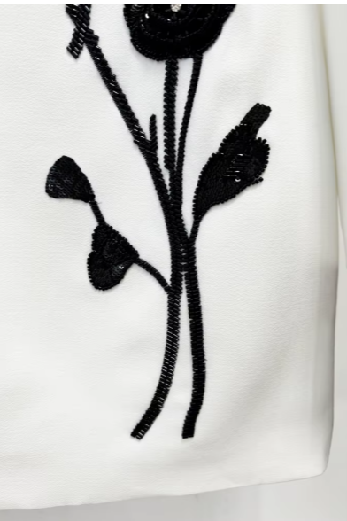 VESTIDO BLANCO DE MANGA LARGA CON DETALLE FLORAL