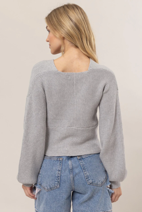 SUÉTER ENTRECRUZADO GRIS
