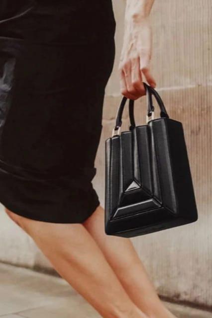 BOLSO PEQUEÑO DE PIEL SINTÉTICA CON DISEÑO GEOMÉTRICO