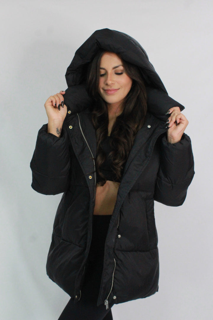 CHAMARRA PUFFER PLUMAS NEGRA