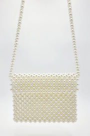BOLSO ESTILO PERLAS CON DOBLEZ Y CORREA