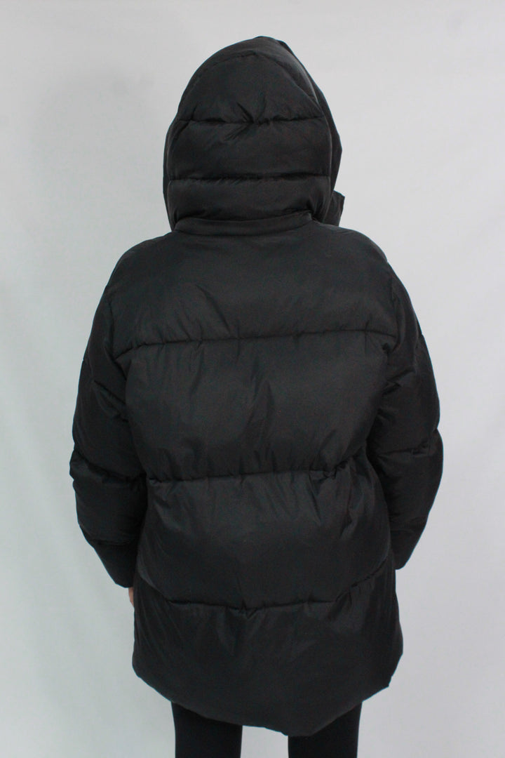 CHAMARRA PUFFER PLUMAS NEGRA