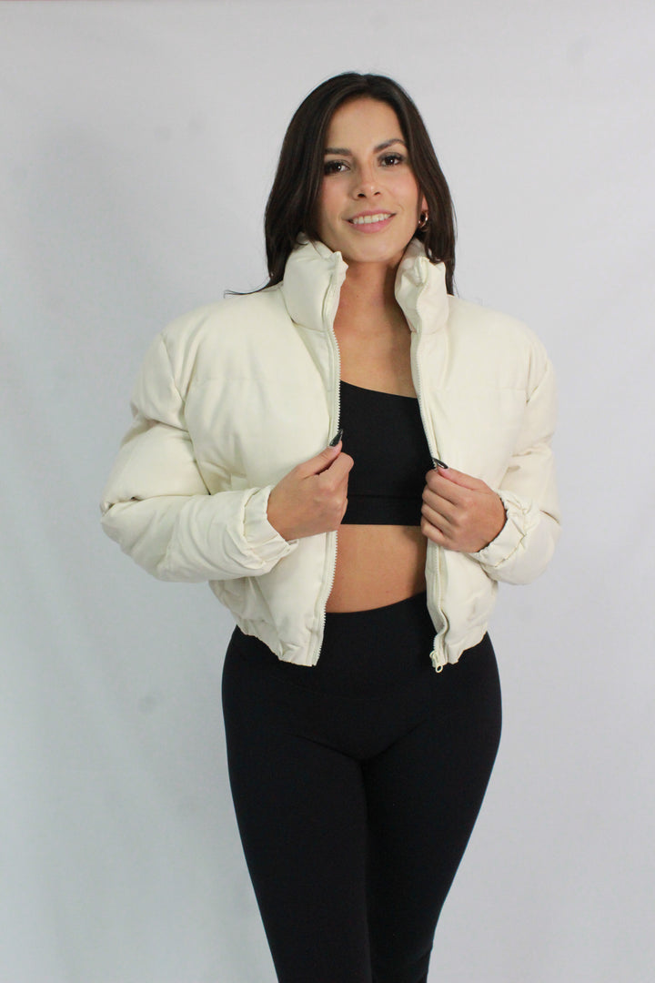 CHAMARRA PUFFER CORTA TIPO PIEL BEIGE